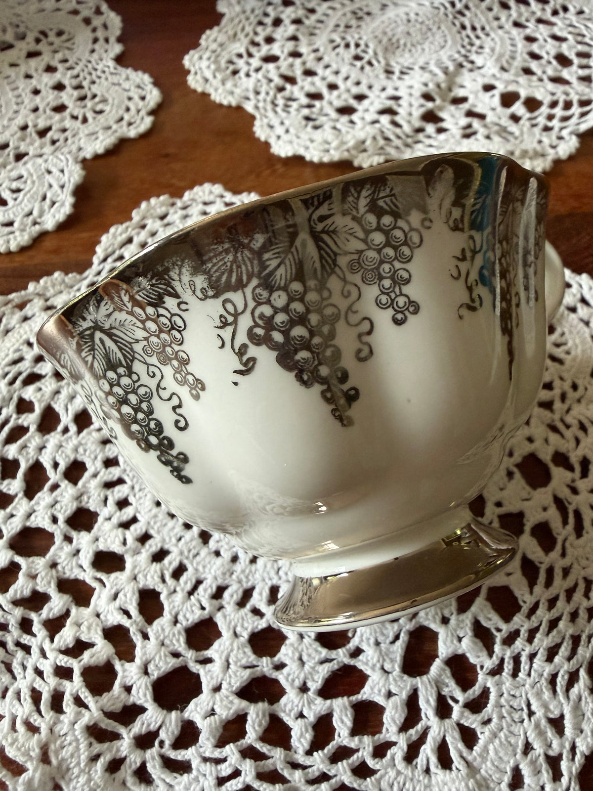 Tasse à thé vintage Royal Albert Silver Grapes, Bone China England, raisins argentés, tasse seule sans soucoupe