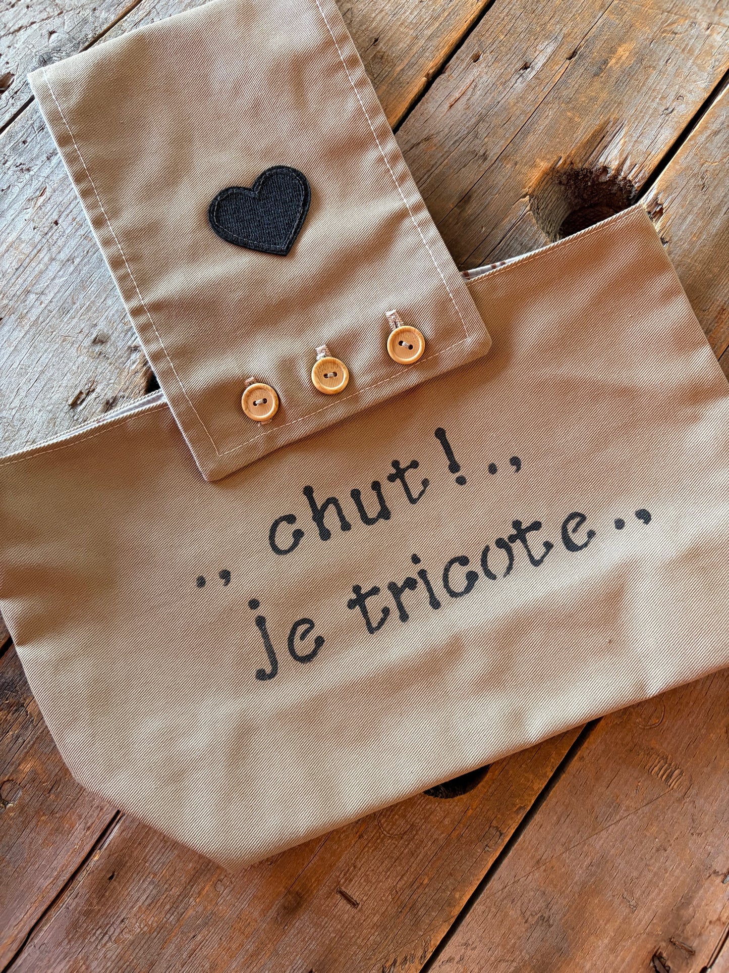 Sac à projet par Simone Gagné - #3 - chut je tricote beige interieur chiens