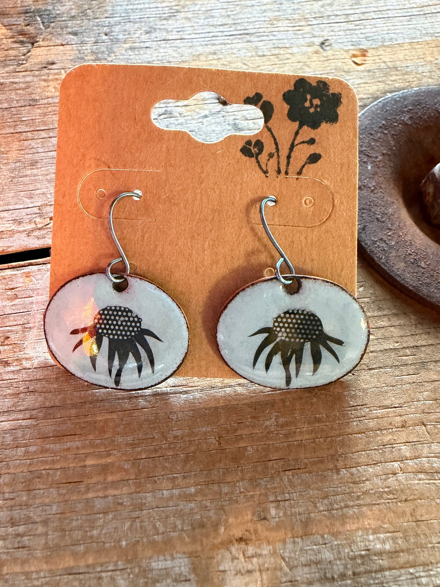 Boucles d’oreilles en émail sur cuivre par Nathalie Ampleman