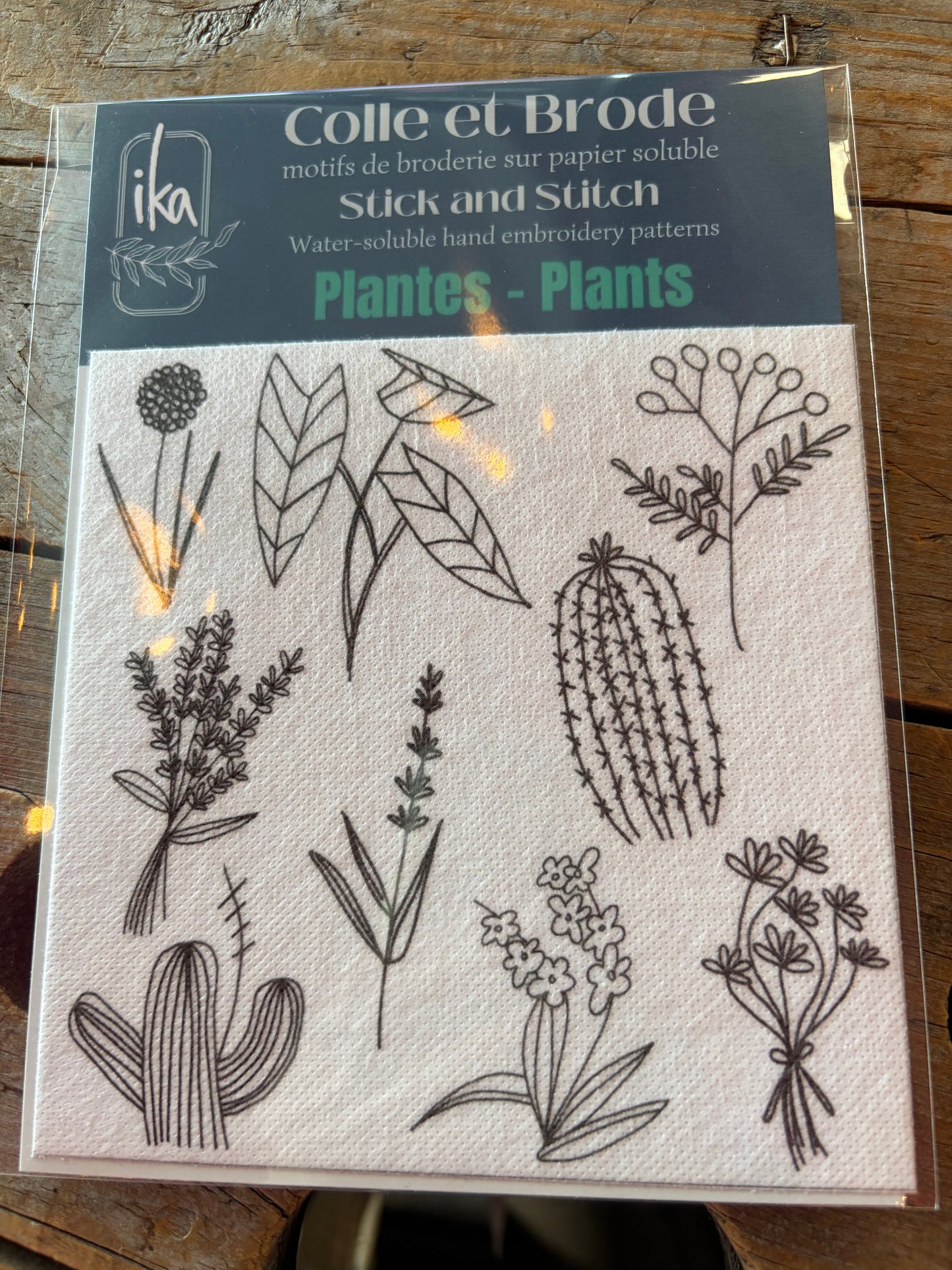 Ensembles de patches a broder hydrosolubles par Ika