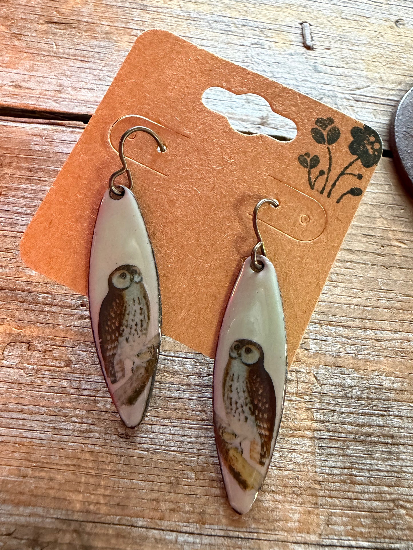 Boucles d’oreilles en émail sur cuivre par Nathalie Ampleman