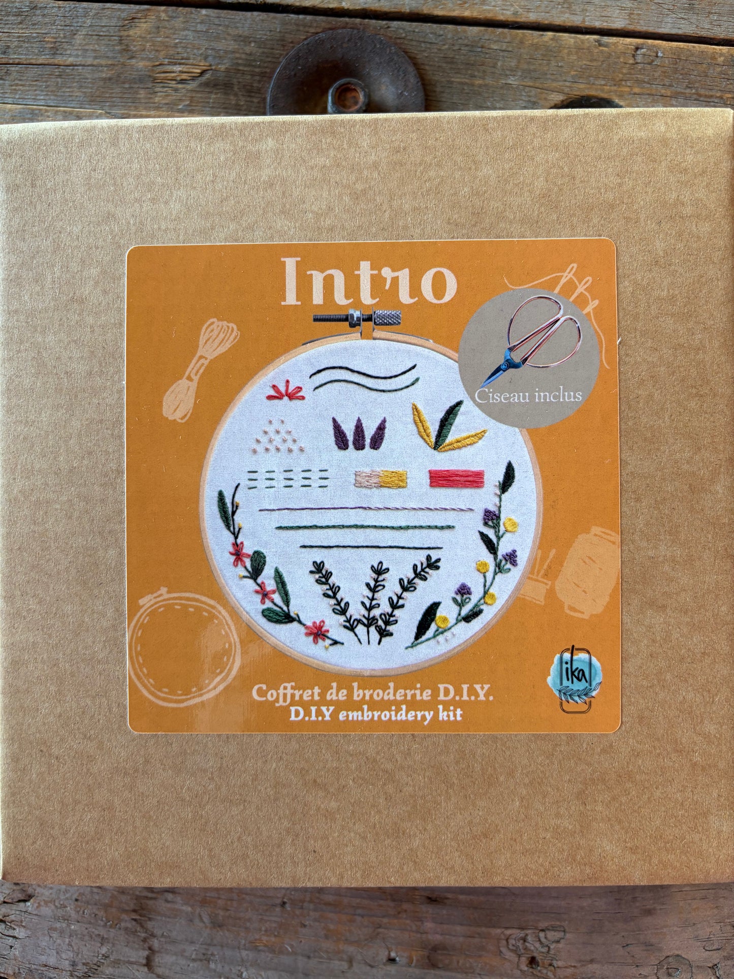 Ensemble de broderie D.I.Y par Ika