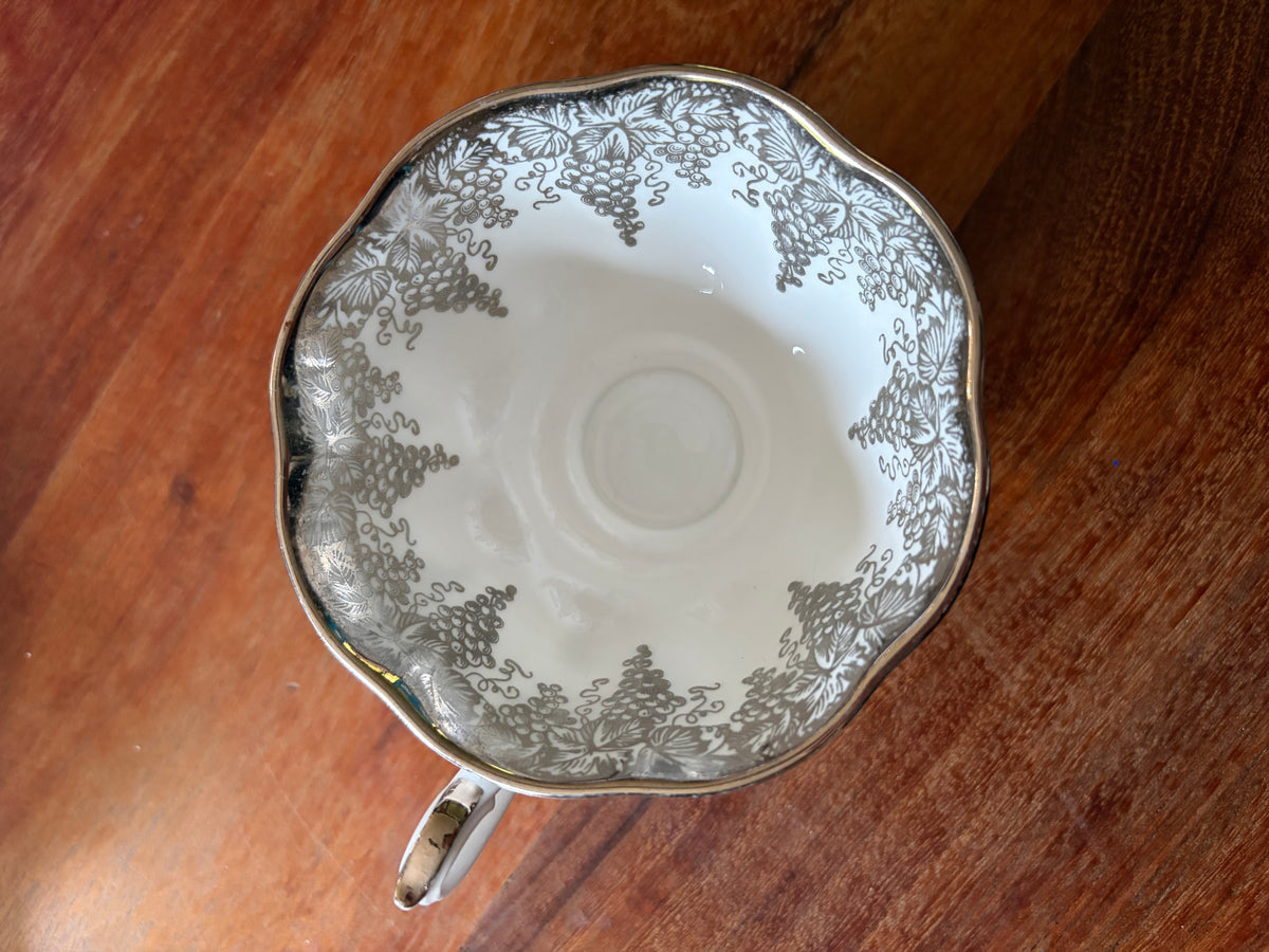 Tasse à thé vintage Royal Albert Silver Grapes, Bone China England, raisins argentés, tasse seule sans soucoupe