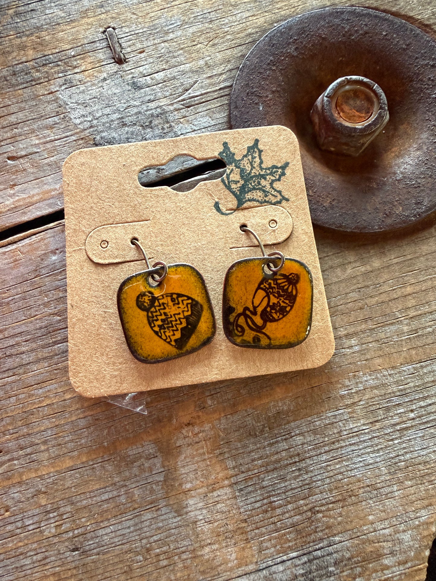 Boucles d’oreilles en émail sur cuivre par Nathalie Ampleman