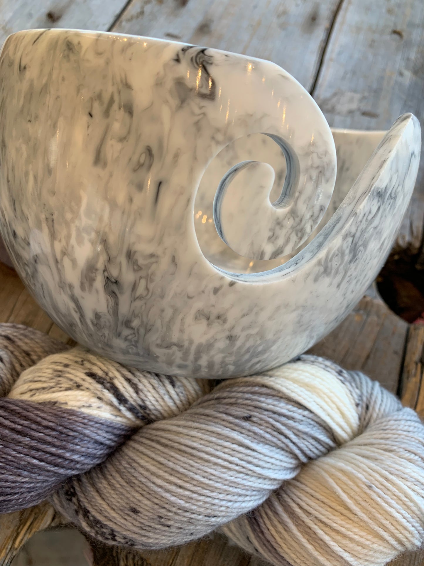 Bols à laine effet marbre en résine - Resein Yarn bowl with marble effect