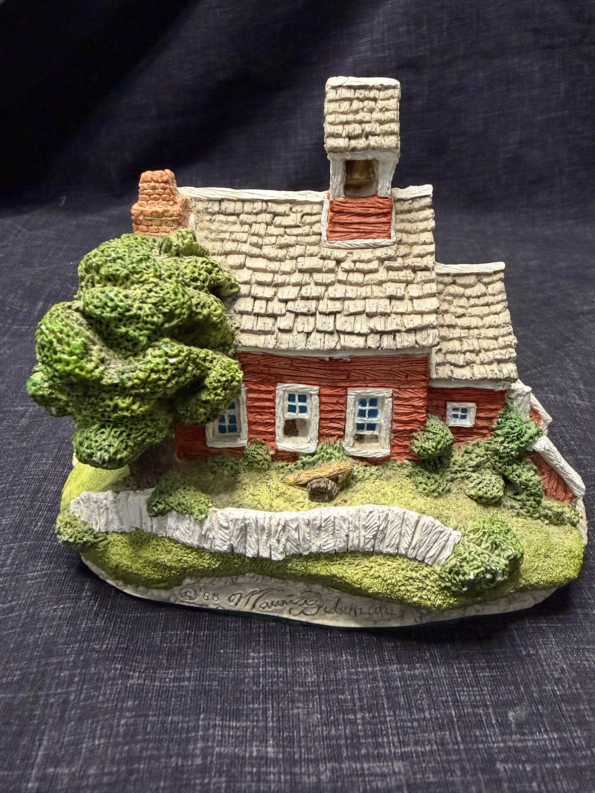 Cherry Hill School - Maison miniature par Maurice Wideman - 1988