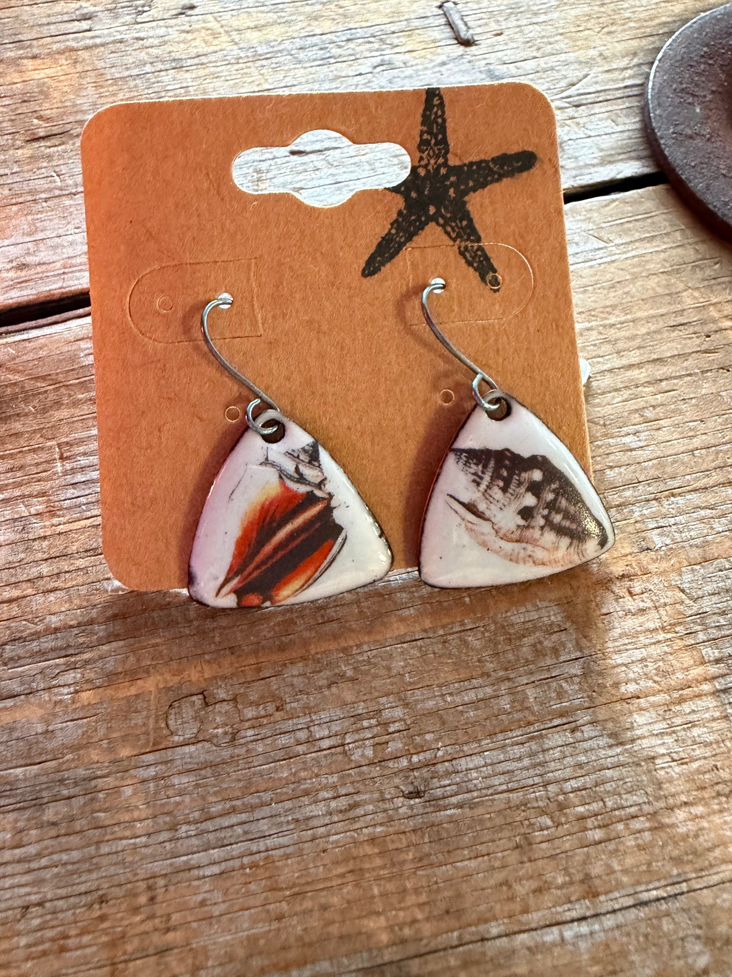 Boucles d’oreilles en émail sur cuivre par Nathalie Ampleman