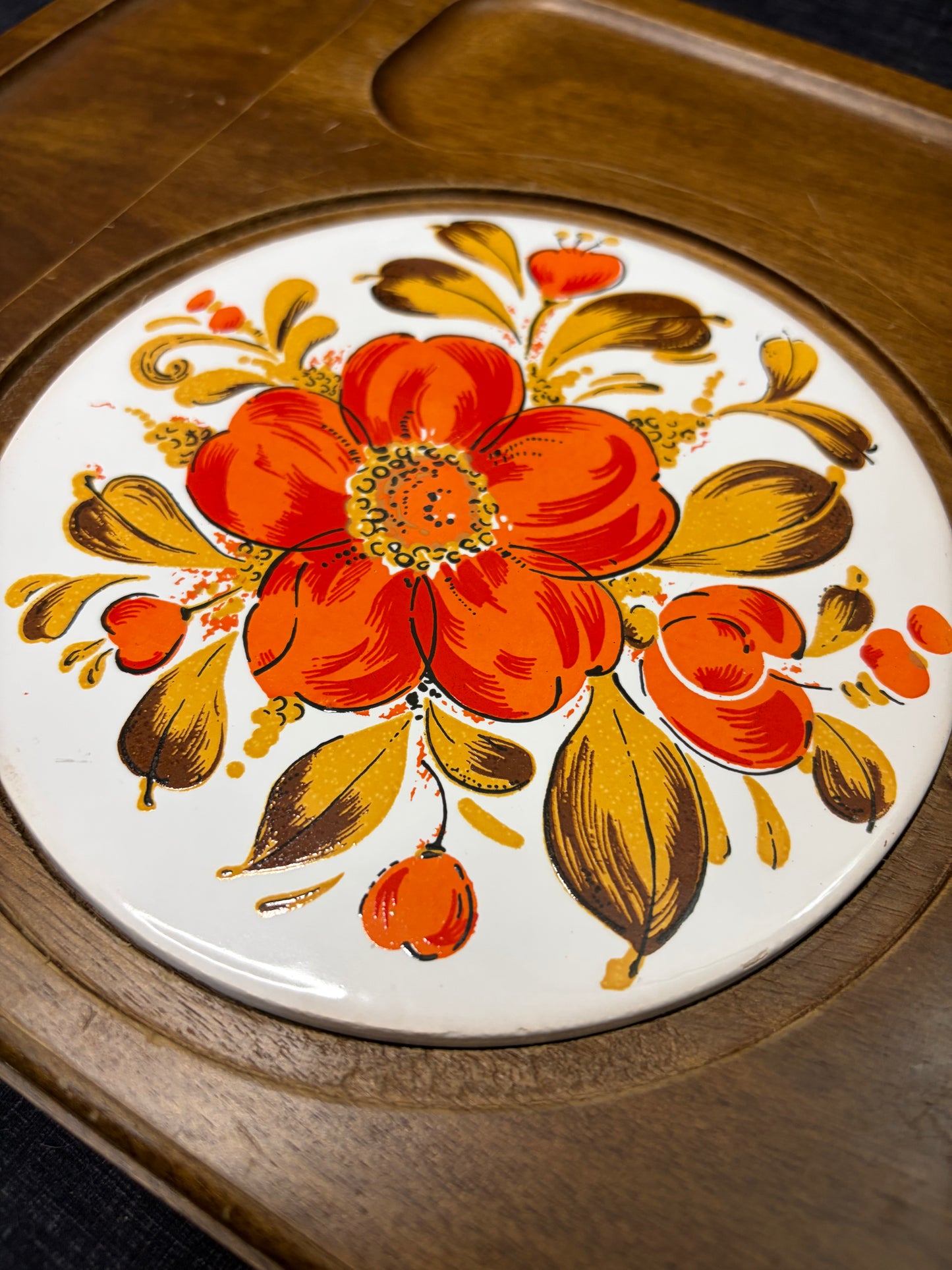 Planche à fromage / charcuteries vintage années 1970 – Bois et tuile céramique florale – Plateau apéritif rétro