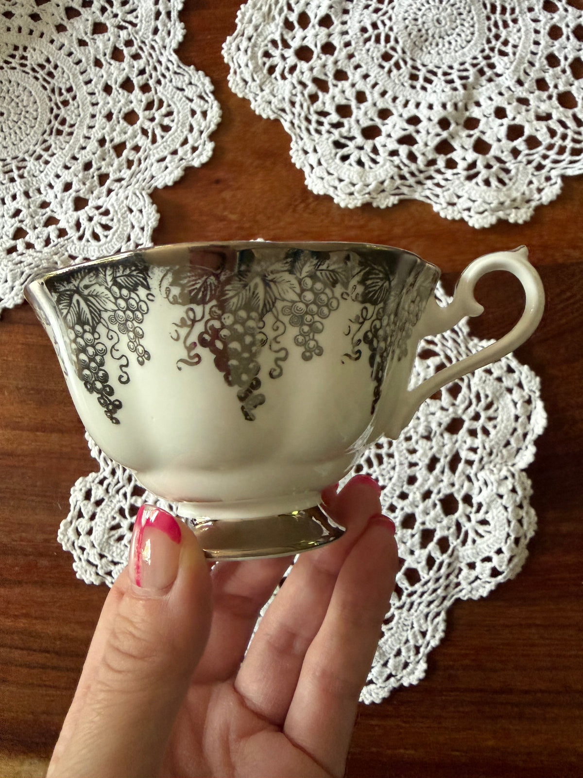 Tasse à thé vintage Royal Albert Silver Grapes, Bone China England, raisins argentés, tasse seule sans soucoupe