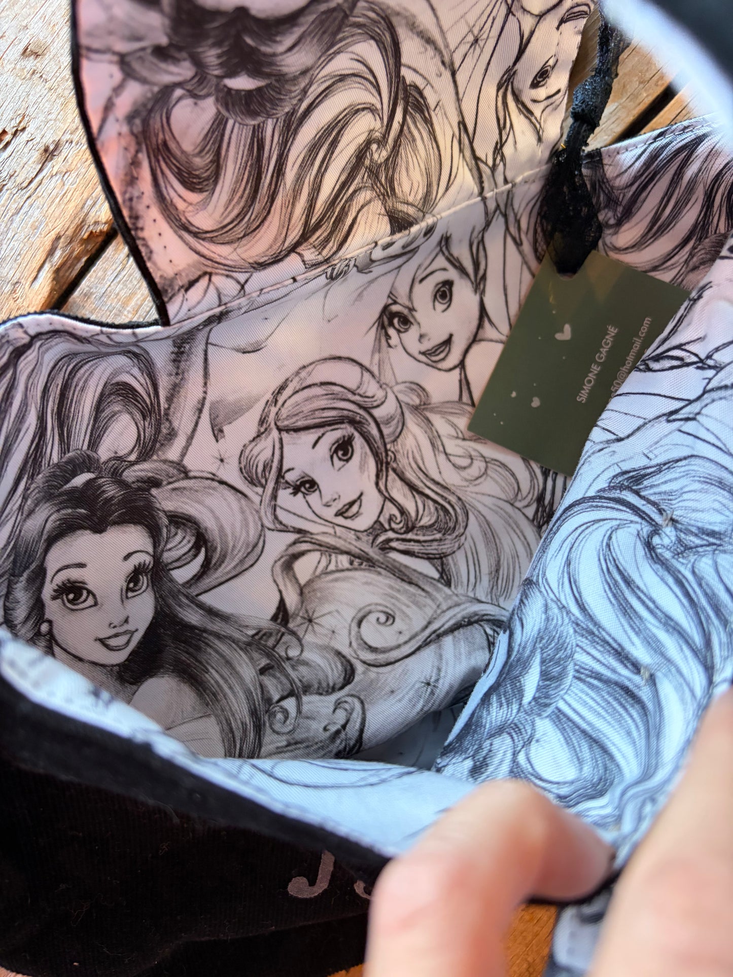 Sac à projet par Simone Gagné - #1 Chut je tricote Intérieur princesses NB