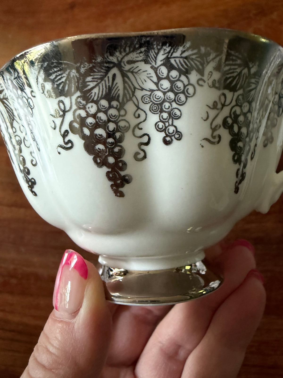 Tasse à thé vintage Royal Albert Silver Grapes, Bone China England, raisins argentés, tasse seule sans soucoupe