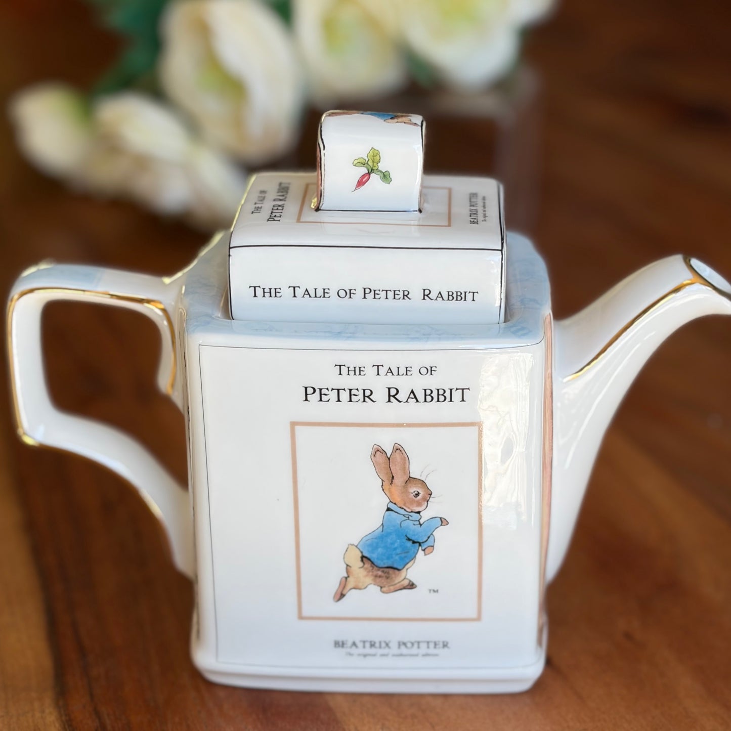 Théière vintage Peter Rabbit Beatrix Potter – James Sadler 2004 – Théière livre – The Tale of Peter Rabbit – avec dorure