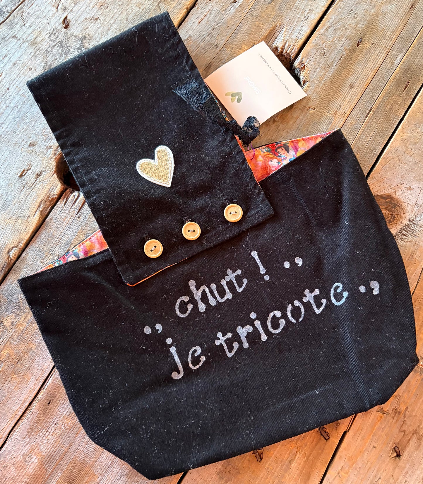 Sac à projet par Simone Gagné - #2 Chut je tricote Noir intérieur princesses couleur