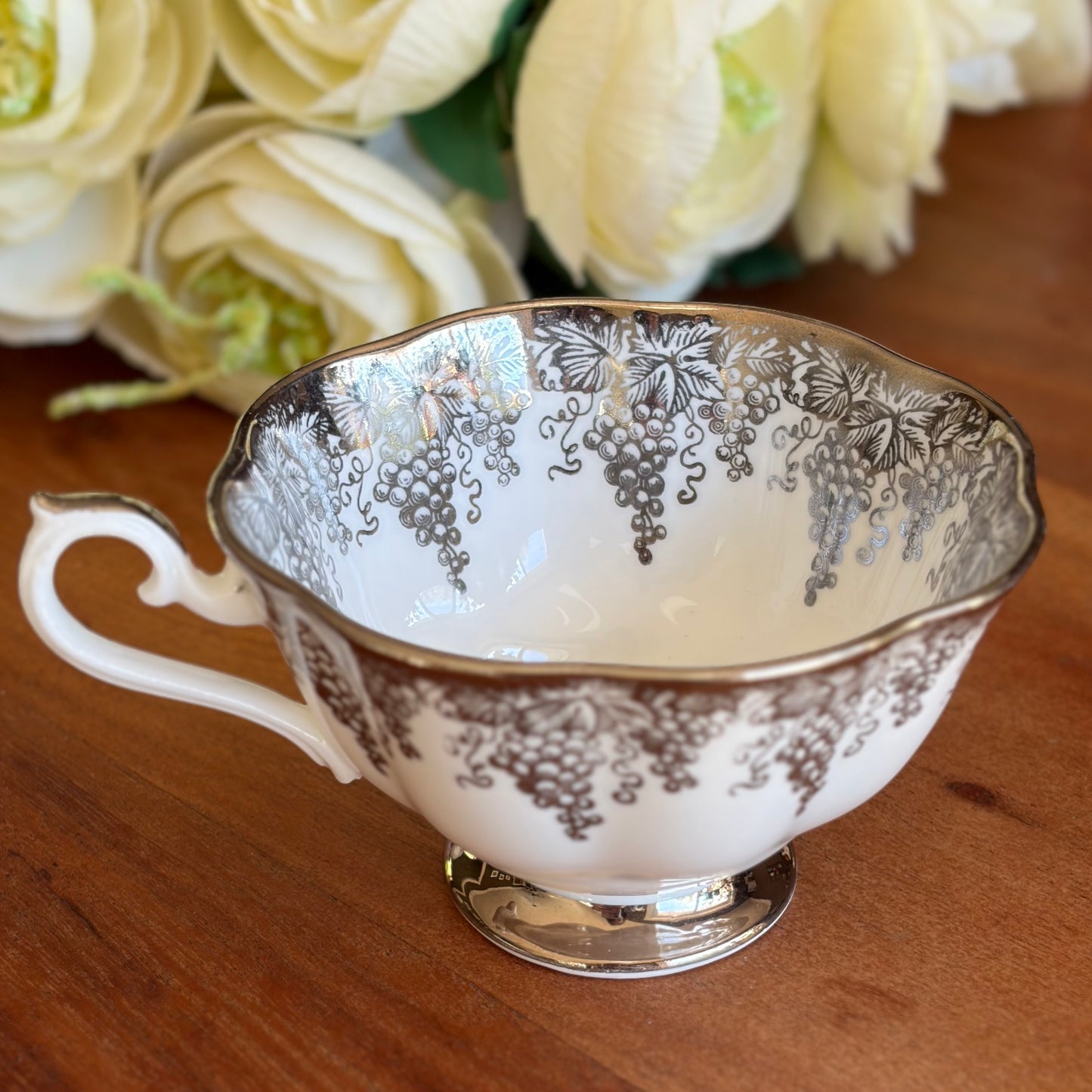 Tasse à thé vintage Royal Albert Silver Grapes, Bone China England, raisins argentés, tasse seule sans soucoupe