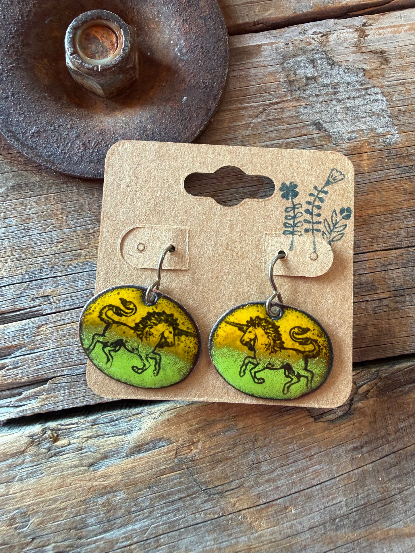 Boucles d’oreilles en émail sur cuivre par Nathalie Ampleman
