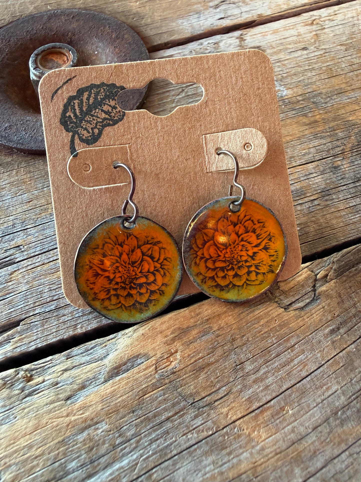 Boucles d’oreilles en émail sur cuivre par Nathalie Ampleman