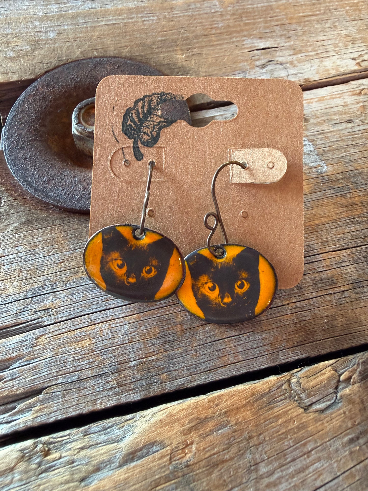 Boucles d’oreilles en émail sur cuivre par Nathalie Ampleman