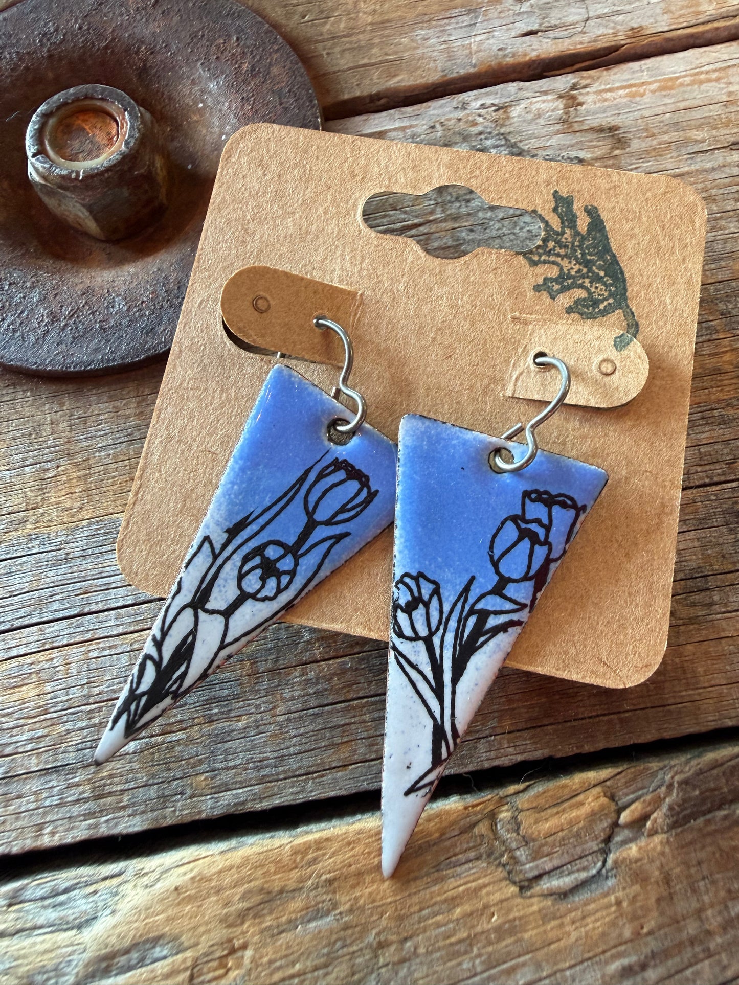Boucles d’oreilles en émail sur cuivre par Nathalie Ampleman
