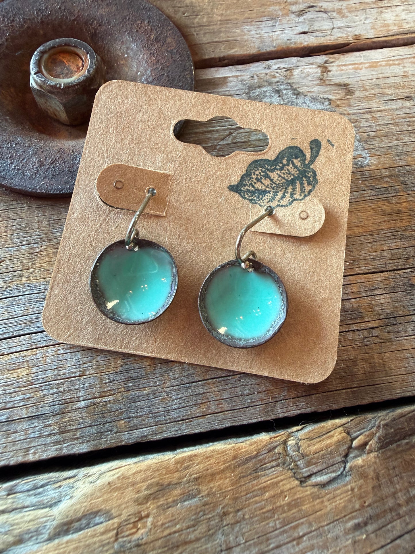 Boucles d’oreilles en émail sur cuivre par Nathalie Ampleman