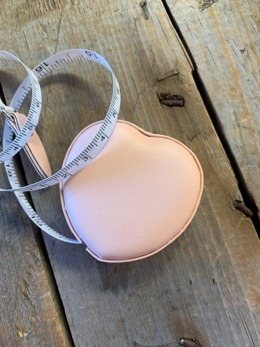 Ruban à mesurer Coeur en simili cuir