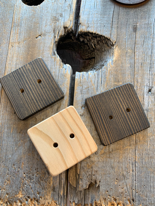LIQUIDATION - Gros boutons de bois carrés 4.5cm
