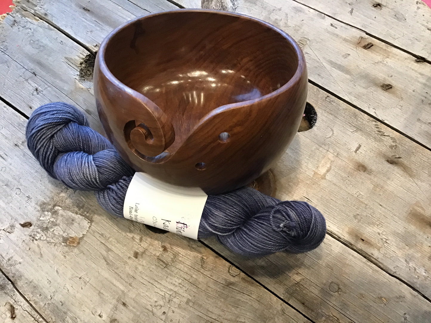 Bols à laine en bois / Wood yarn bowl