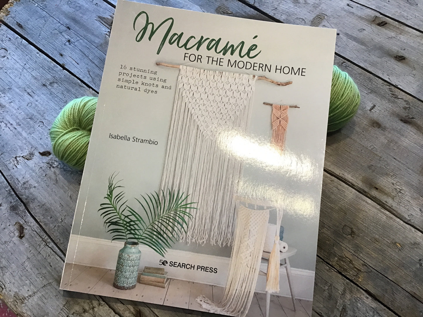 Macramé for the modern home (en anglais)